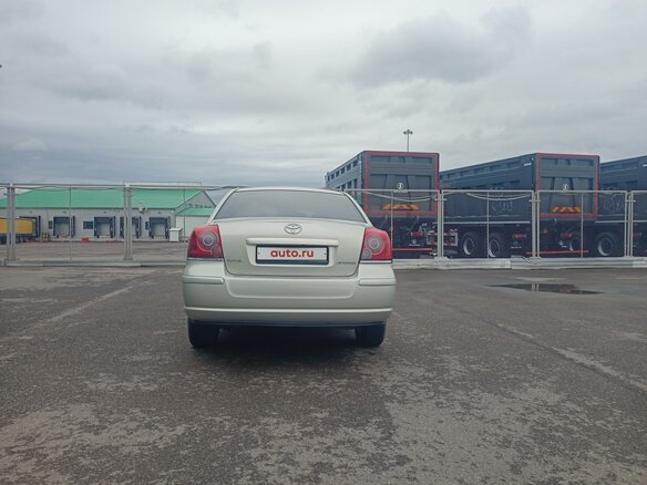 2006 Toyota Avensis II Рестайлинг, серебристый, 920000 рублей - вид 2