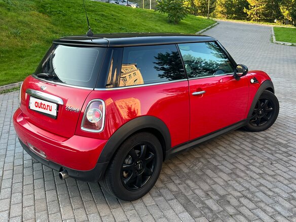 2013 Mini Hatch Cooper II (R56) Рестайлинг, красный, 1130000 рублей - вид 4
