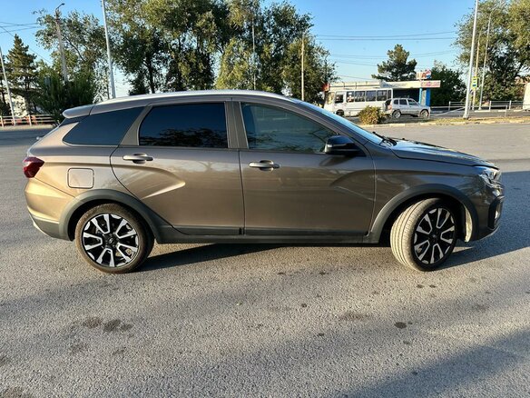 2024 Lada (ВАЗ) Vesta SW Cross I Рестайлинг (NG), коричневый, 1430000 рублей - вид 3