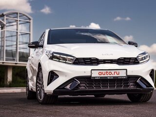 2021 Kia Cerato IV Рестайлинг, белый, 2000000 рублей, вид 3
