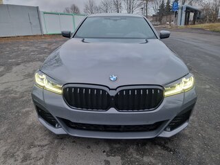 2021 BMW 5 серии M550i xDrive VII (G30/G31/G38) Рестайлинг, серый, 6620000 рублей, вид 5