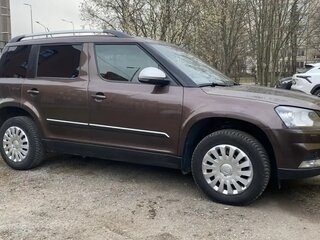 2015 Skoda Yeti I Рестайлинг, коричневый, 1720000 рублей, вид 4