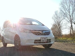 2013 Honda Freed I Рестайлинг, белый, 1399999 рублей, вид 1