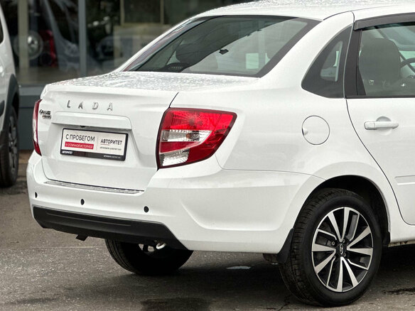 2024 Lada (ВАЗ) Granta I Рестайлинг, белый, 1019000 рублей - вид 5