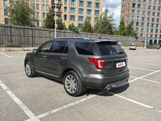 2017 Ford Explorer V Рестайлинг, серый, 2650000 рублей, вид 3