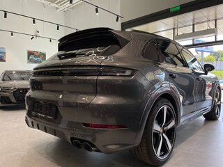 2026 Porsche Cayenne Turbo E-Hybrid III Рестайлинг, серый, 26800000 рублей, вид 3