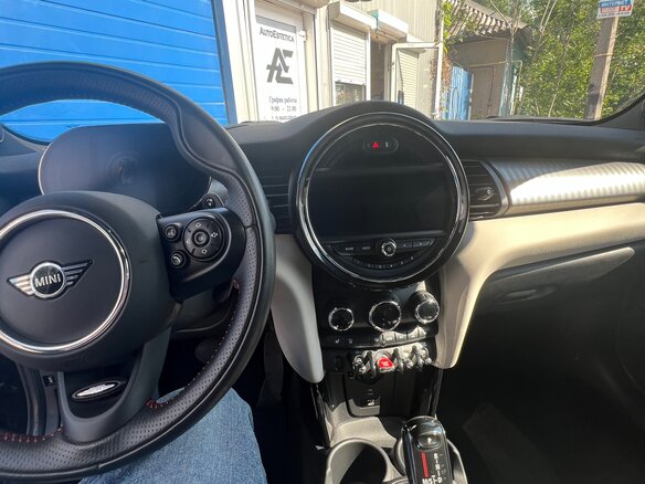 2021 Mini Hatch Cooper S III (F55/F56) Рестайлинг, чёрный, 3100000 рублей - вид 5