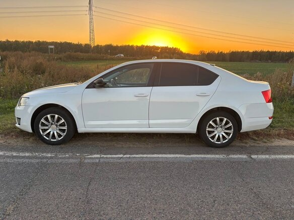 2015 Skoda Octavia III (A7), белый, 1250000 рублей - вид 4