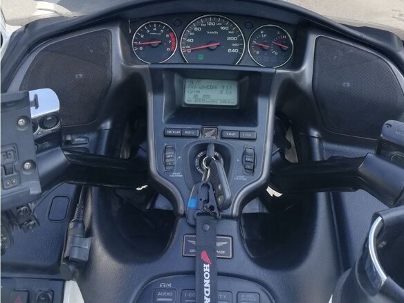 2010 Honda GL 1800 Gold Wing, белый, 1850000 рублей - вид 2
