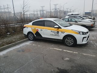 2020 Kia Rio IV, белый, 1180000 рублей, вид 4