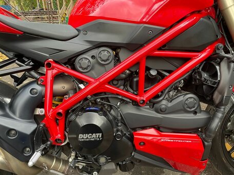 2010 Ducati Streetfighter, красный, 900000 рублей, вид 5