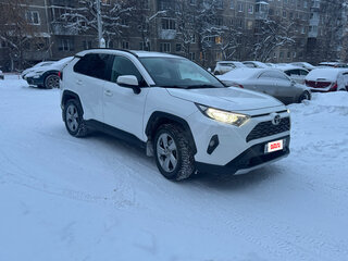 2021 Toyota RAV4 V (XA50), белый, 3400000 рублей, вид 1