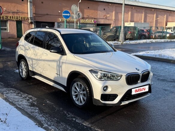 2017 BMW X1 20i xDrive II (F48), белый, 2400000 рублей