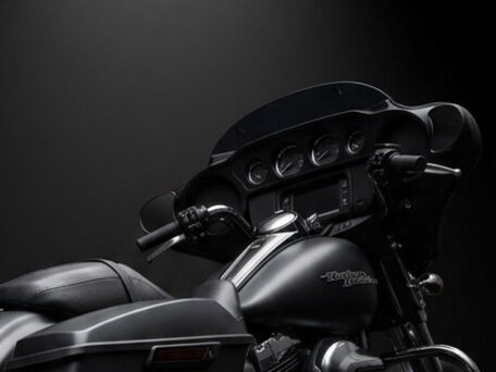 2018 Harley-Davidson Street Glide, серый, 1749999 рублей, вид 4