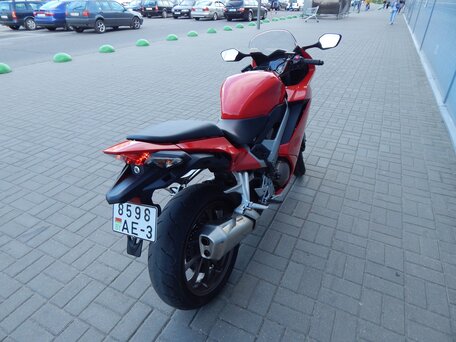 2014 Honda VFR 800, красный, 690000 рублей, вид 3
