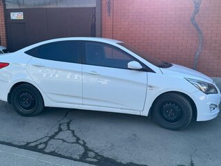 2015 Hyundai Solaris I Рестайлинг, белый, 1200000 рублей, вид 2