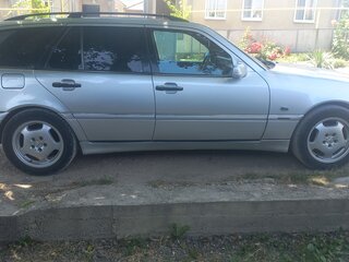 1998 Mercedes-Benz C-Класс 220 I (W202) Рестайлинг, серебристый, 530000 рублей, вид 2