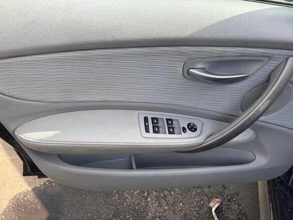 2009 BMW 1 серии 116i I (E81/E82/E87/E88) Рестайлинг, чёрный, 740000 рублей - вид 11