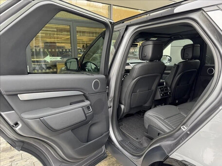 2023 Land Rover Discovery D250 V Рестайлинг, серый, 8790000 рублей, вид 5