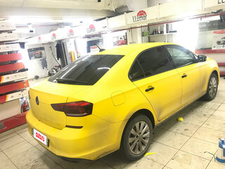 2020 Volkswagen Polo VI, жёлтый, 1220000 рублей, вид 4