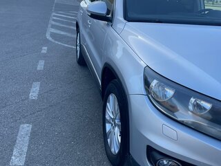 2011 Volkswagen Tiguan I Рестайлинг, серебристый, 1850000 рублей, вид 1