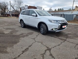 2018 Mitsubishi Outlander III Рестайлинг 2, белый, 1999000 рублей, вид 3