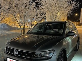2017 Volkswagen Tiguan II, серебристый, 2550000 рублей, вид 1