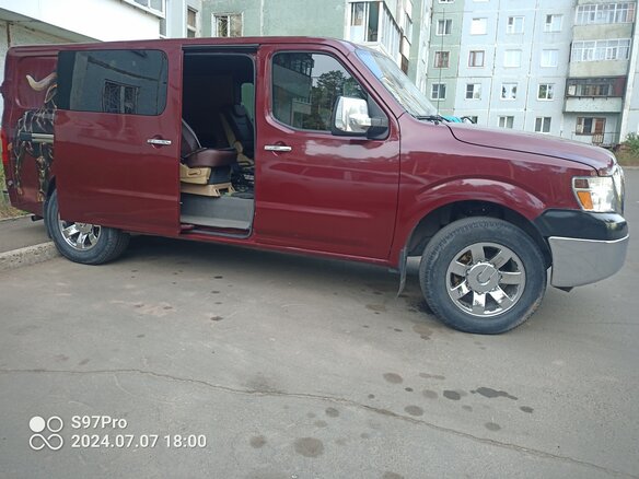 2012 Nissan NV-Series (1500/2500/3500), пурпурный, 2150000 рублей - вид 8