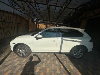 2010 Porsche Cayenne Diesel II (958), белый, 2400000 рублей, вид 4