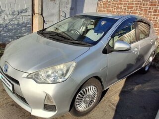 2014 Toyota Aqua I Рестайлинг, серебристый, 810000 рублей, вид 3