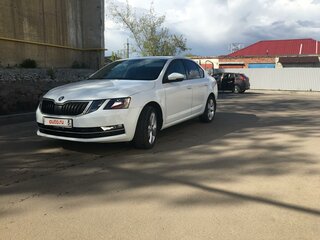2017 Skoda Octavia III (A7) Рестайлинг, белый, 1350000 рублей, вид 1
