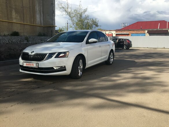 2017 Skoda Octavia III (A7) Рестайлинг, белый, 1350000 рублей