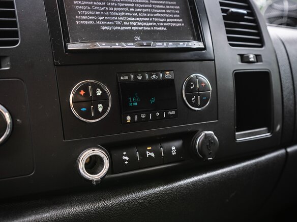 2013 Chevrolet Silverado II (GMT900), белый, 3000000 рублей - вид 34
