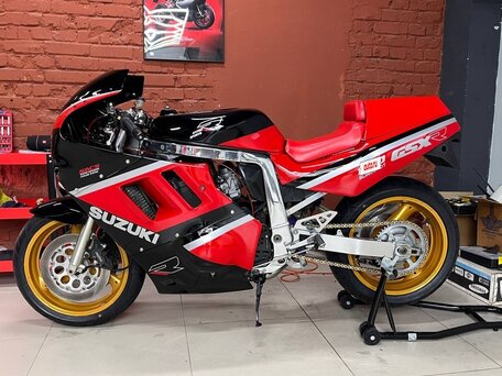 1990 Suzuki GSX-R 1100, красный, 988888 рублей, вид 1