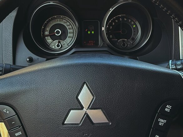 2014 Mitsubishi Pajero IV Рестайлинг 2, серебристый, 2999999 рублей - вид 9