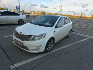 2013 Kia Rio 4-speed III, белый, 679000 рублей, вид 1