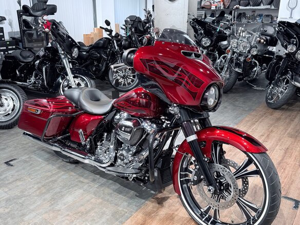 2017 Harley-Davidson Street Glide, красный, 1999000 рублей