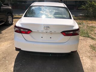 2022 Toyota Camry VIII (XV70) Рестайлинг, белый, 2800000 рублей, вид 4