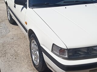 1988 Mazda 626 III (GD), белый, 200000 рублей, вид 3