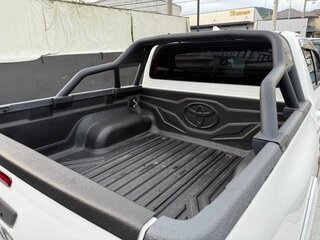 2022 Toyota Hilux VIII Рестайлинг 2, белый, 4301000 рублей, вид 4