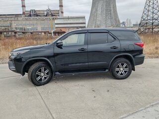 2021 Toyota Fortuner II Рестайлинг, чёрный, 4200000 рублей, вид 4