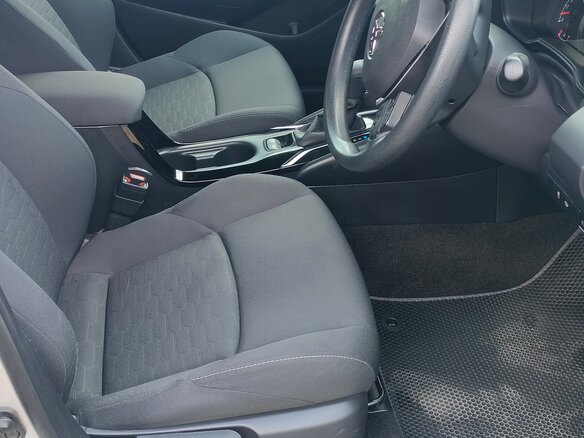 2021 Toyota Corolla Sport XII (E210), серебристый, 2000000 рублей - вид 14