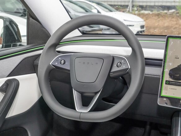 2025 Tesla Model Y Long Range I Рестайлинг, красный, 7639800 рублей - вид 10