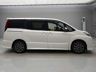 2015 Toyota Noah III (R80), белый, 1700000 рублей, вид 2