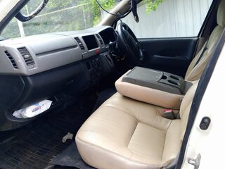 2005 Toyota HiAce H200, белый, 1600000 рублей, вид 4