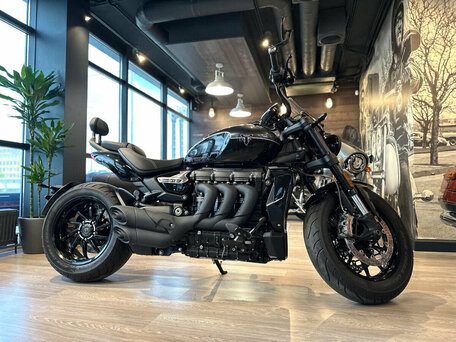2024 Triumph Rocket 3, чёрный, 3600000 рублей, вид 2