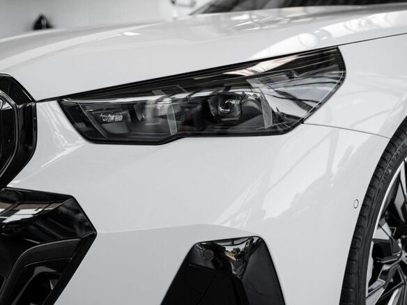 2025 BMW 5 серии 520d VIII (G60/G61/G68), серебристый, 9791700 рублей - вид 2