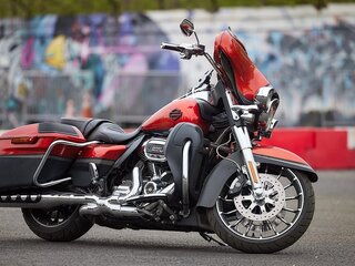 2017 Harley-Davidson CVO Street Glide, красный, 2900000 рублей, вид 3