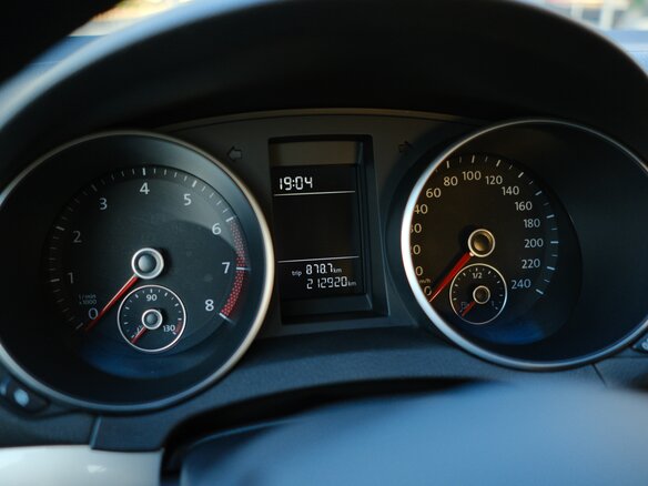 2012 Volkswagen Golf VI, серебристый, 705000 рублей - вид 28