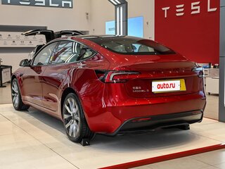 2025 Tesla Model 3 Long Range I Рестайлинг, красный, 8366500 рублей, вид 4